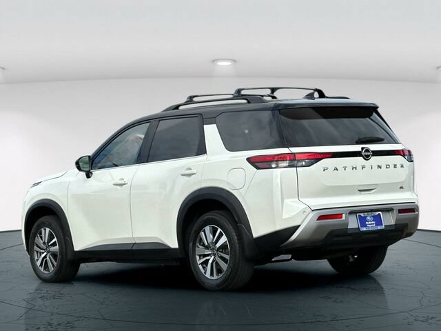 Used 2023 Nissan Pathfinder SL FWD image 4