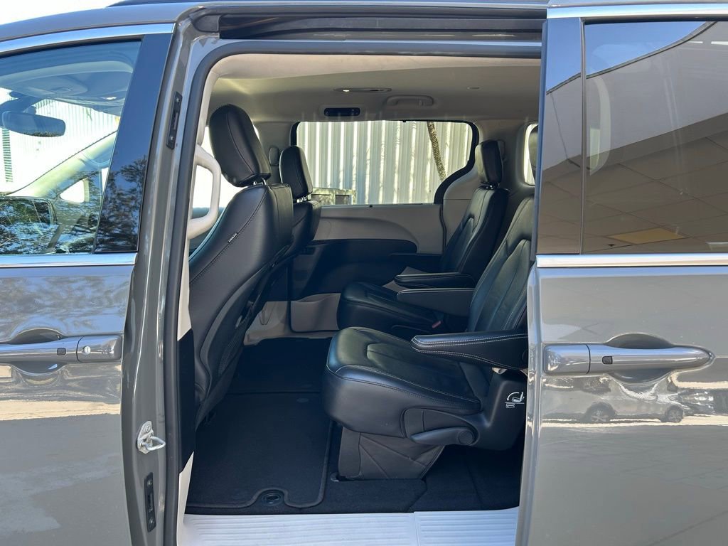 Used 2022 Chrysler Pacifica Touring-L image 58