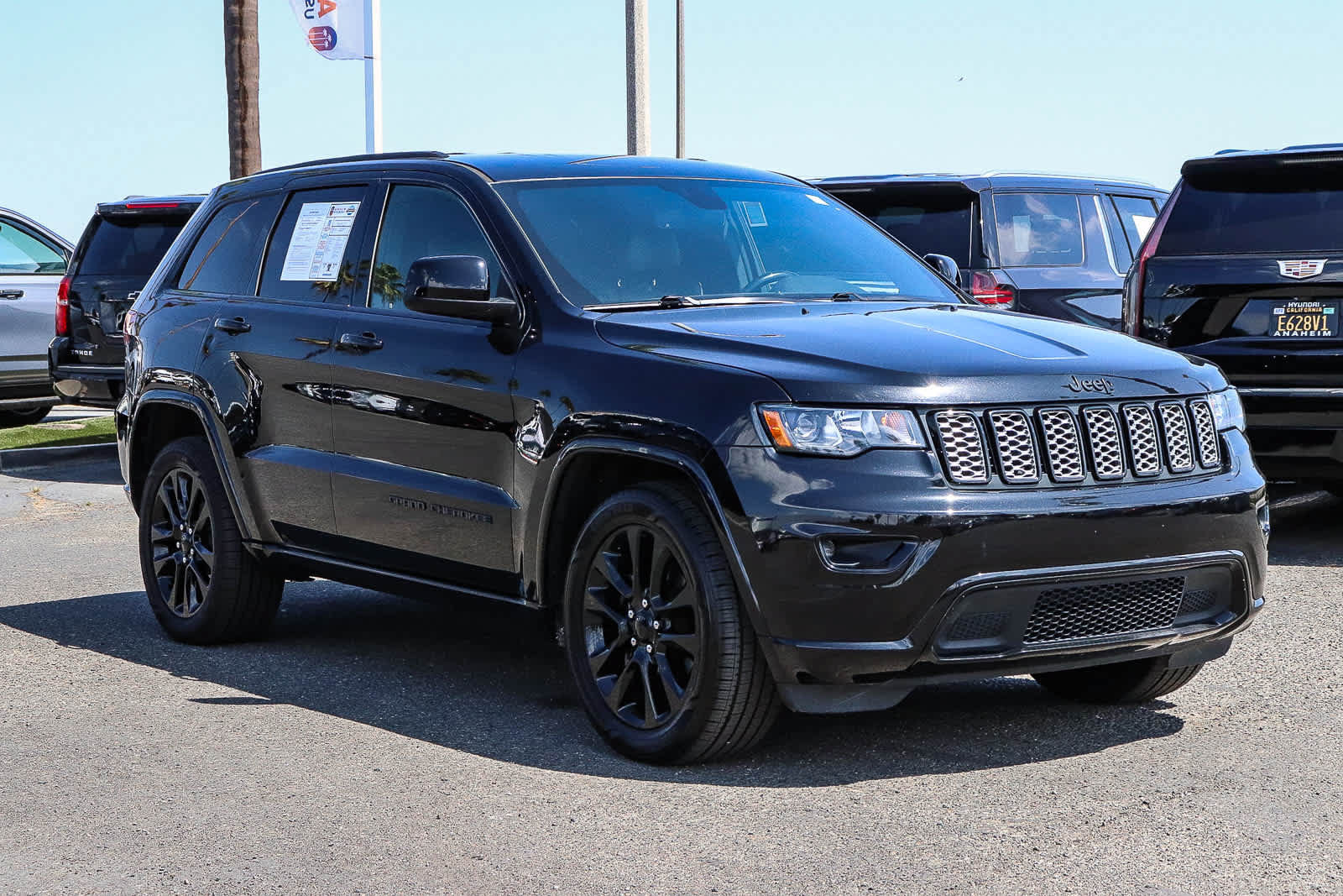 Used 2019 Jeep Grand Cherokee Altitude RWD image 3