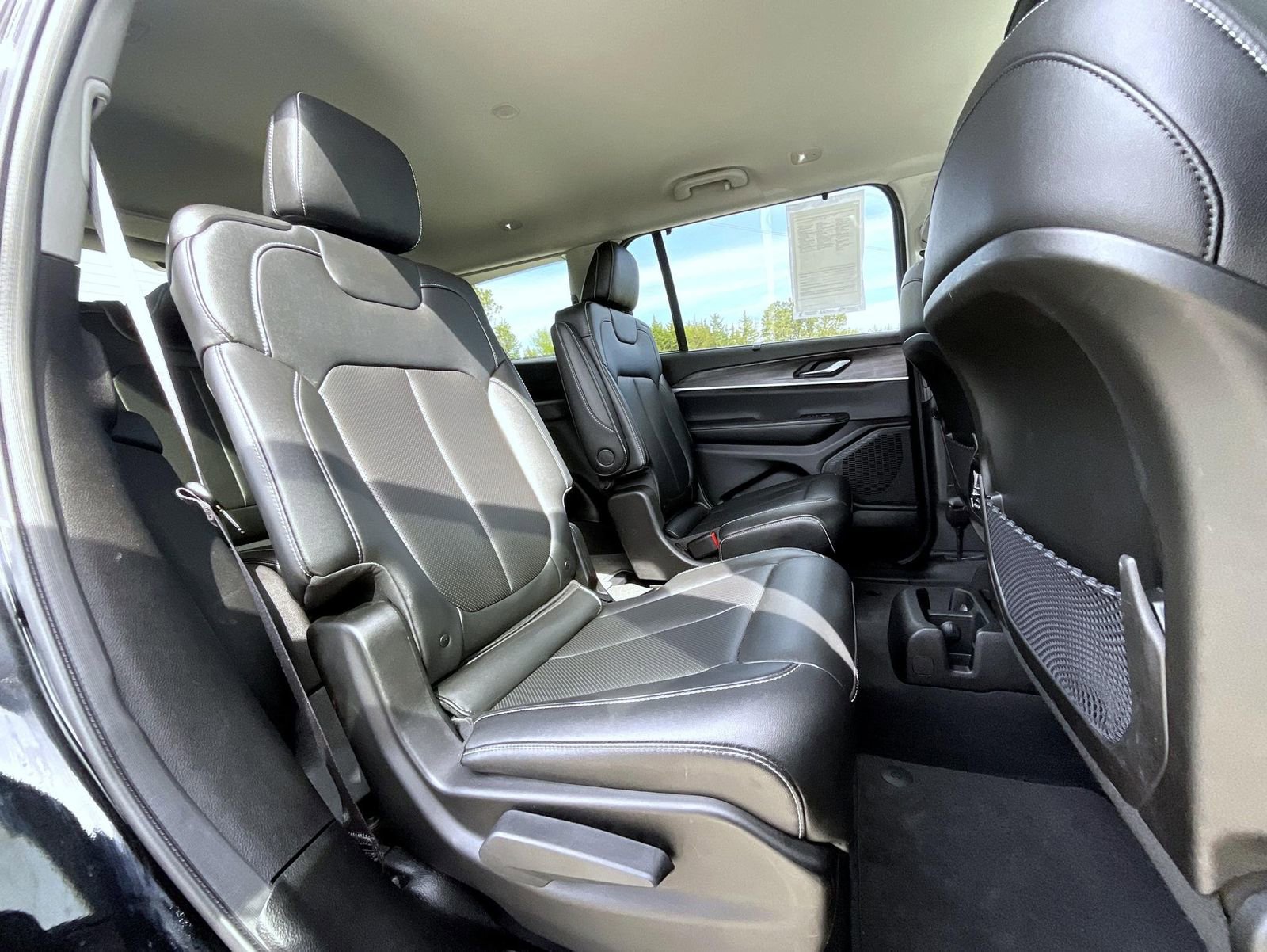 Used 2023 Jeep Grand Cherokee L Limited w/ Luxury Tech Group II AWD/4WD image 22
