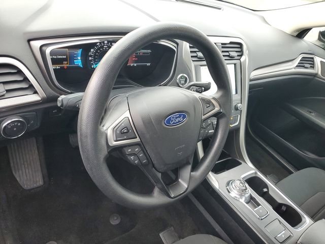 Used 2020 Ford Fusion SE image 17