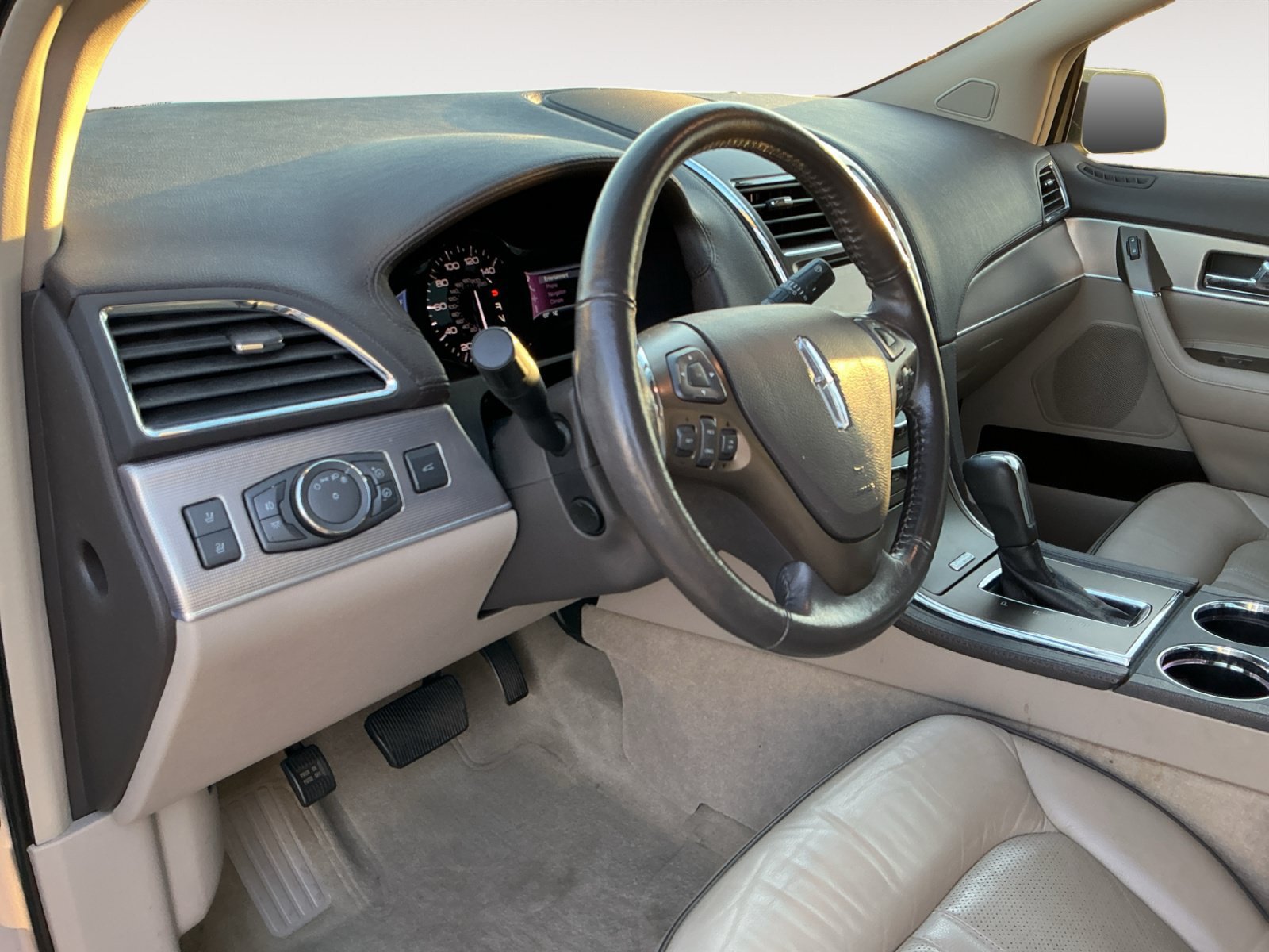 Used 2013 Lincoln MKX FWD image 10