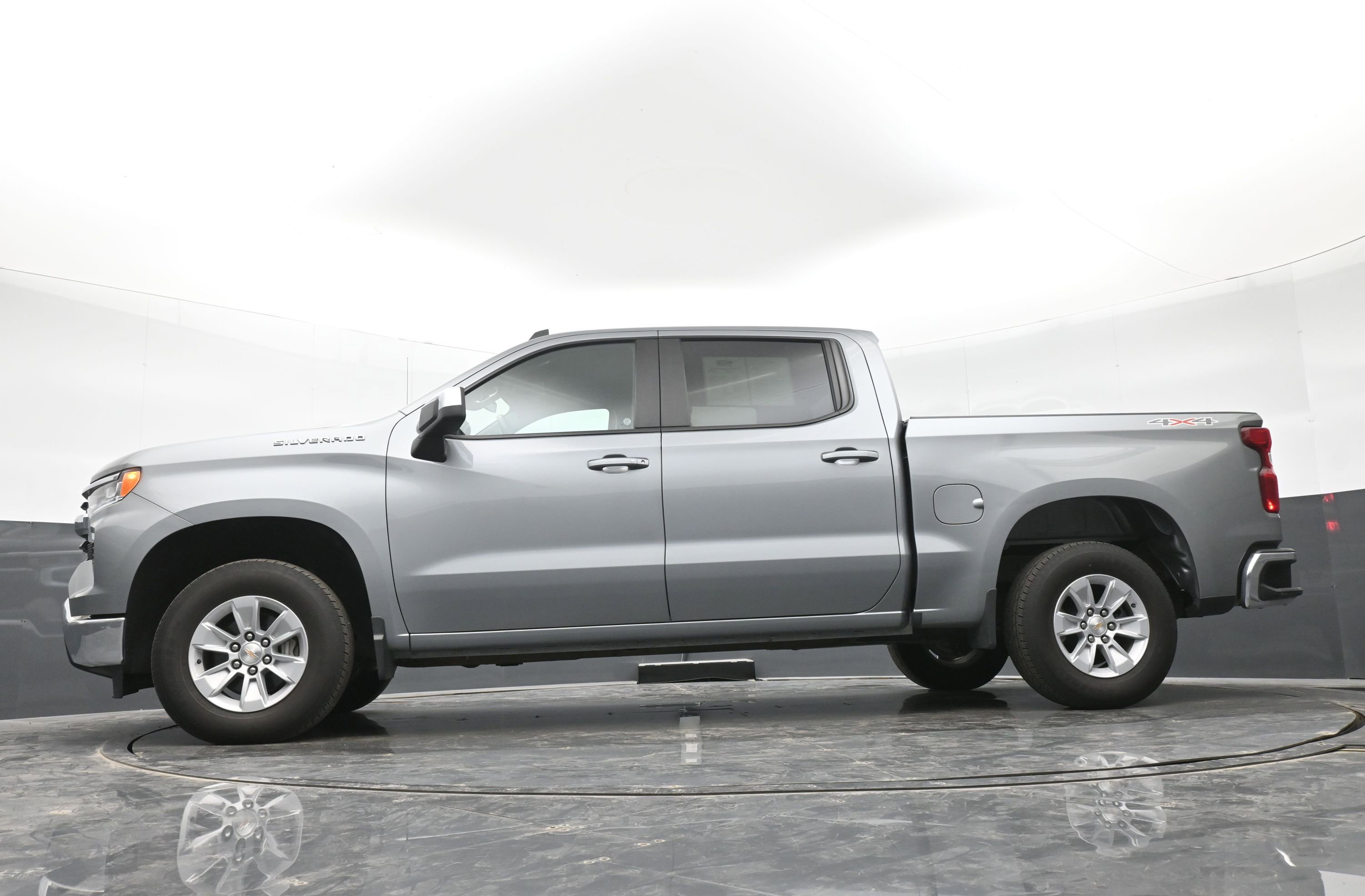 Used 2025 Chevrolet Silverado 1500 LT image 39