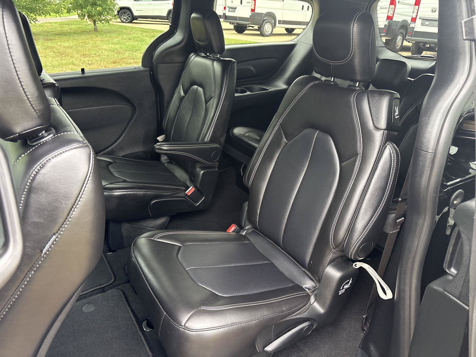 Used 2026 Chrysler Pacifica Select FWD image 10