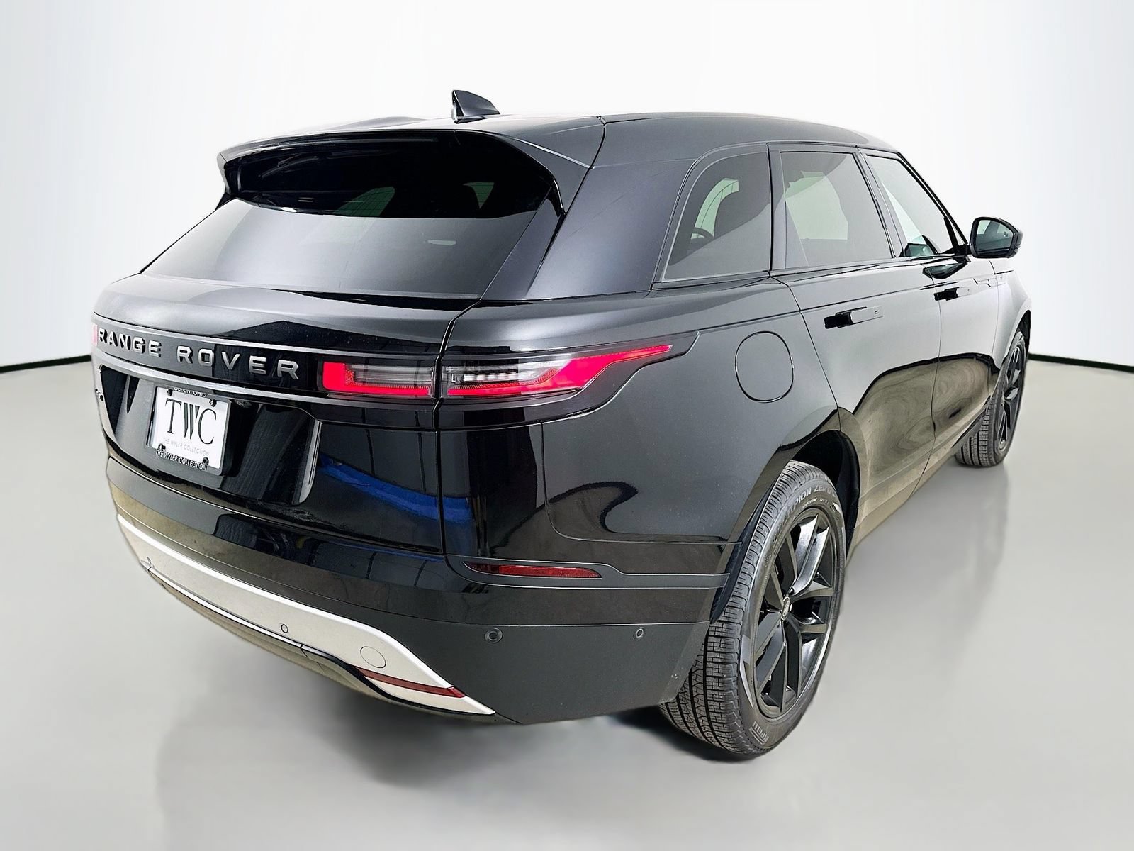 Used 2026 Land Rover Range Rover Velar S AWD/4WD image 5