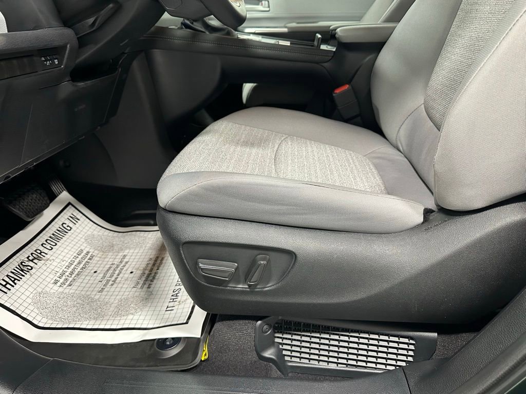 Used 2025 Toyota Sienna LE image 12