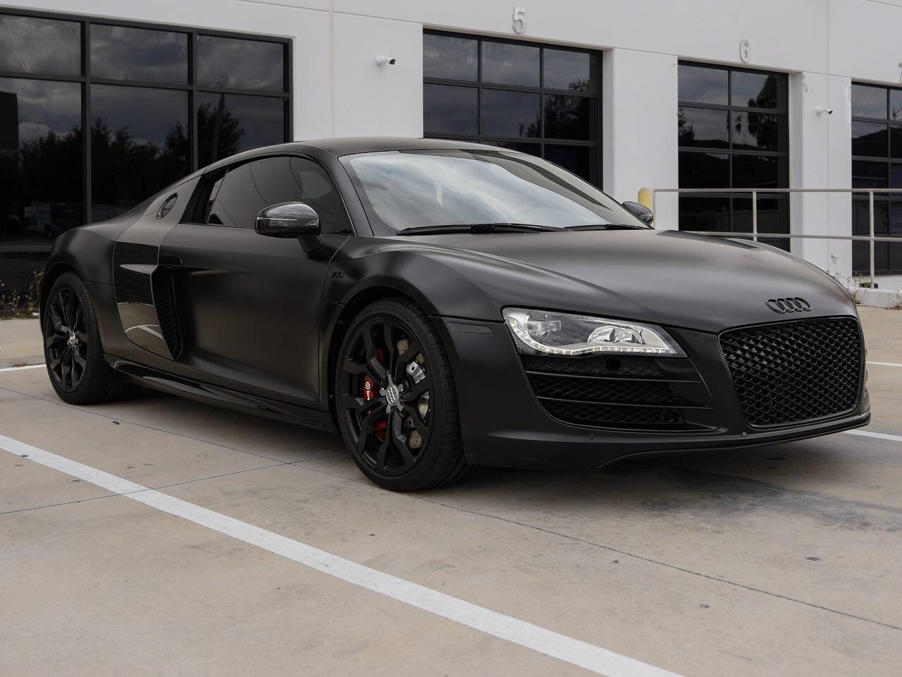 Used 2012 Audi R8 V10 w/ Enhanced Leather Pkg image 3