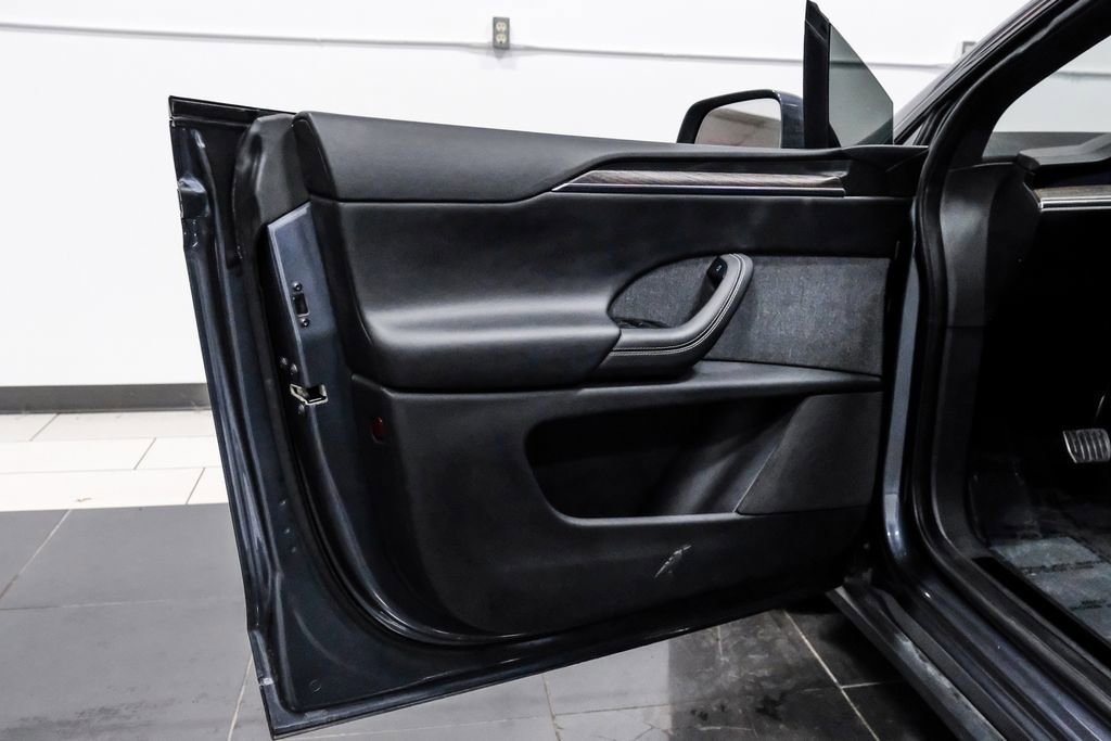 Used 2022 Tesla Model X image 38