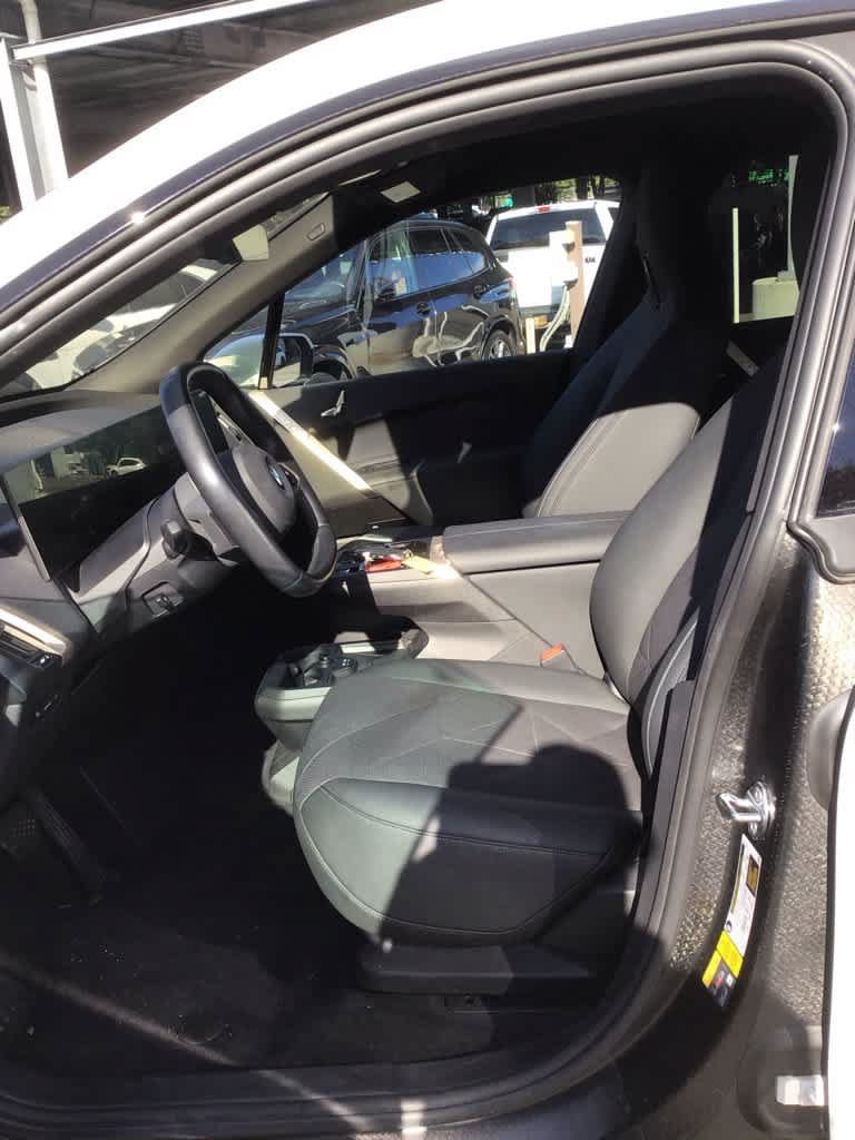 Used 2024 BMW iX xDrive50 w/ Convenience Package AWD/4WD image 10