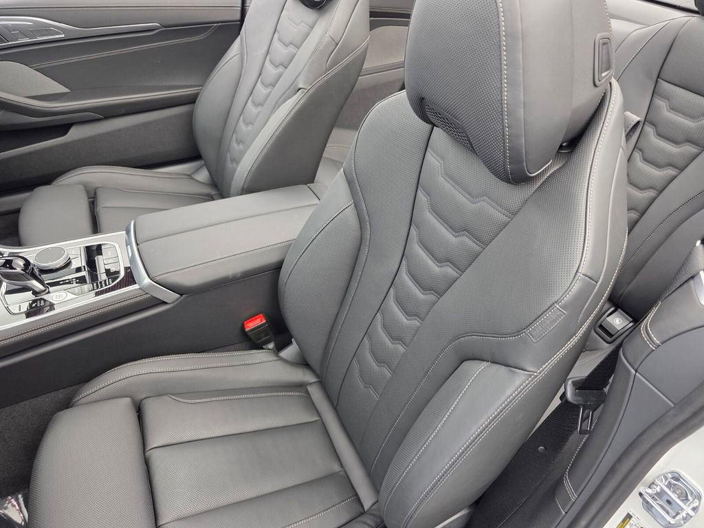 Used 2026 BMW 840i Convertible w/ Comfort Seating Package RWD image 12