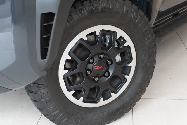 Used 2025 Toyota 4Runner TRD Off-Road Premium AWD/4WD image 2