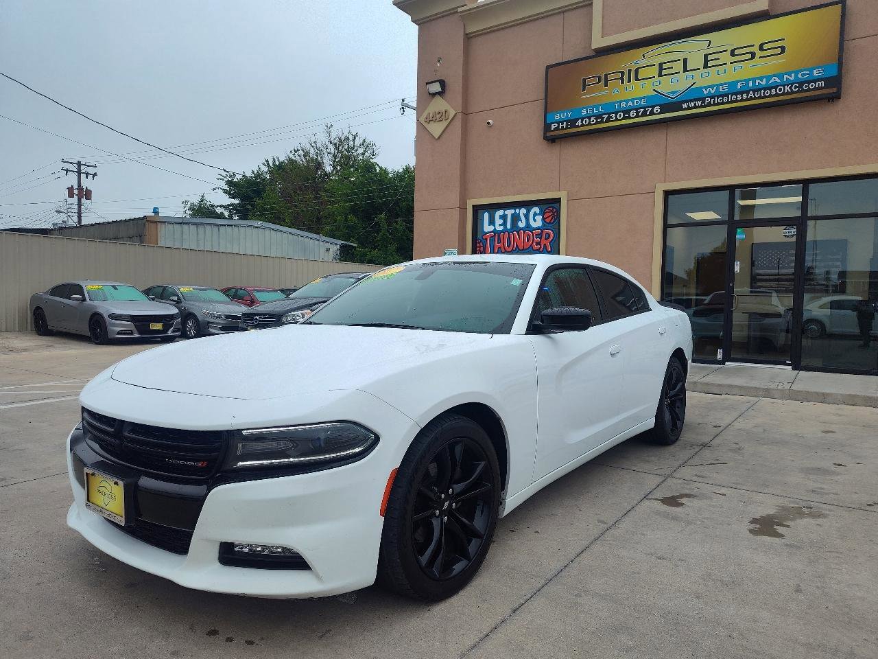 Used 2017 Dodge Charger SXT w/ Blacktop Package RWD image 8