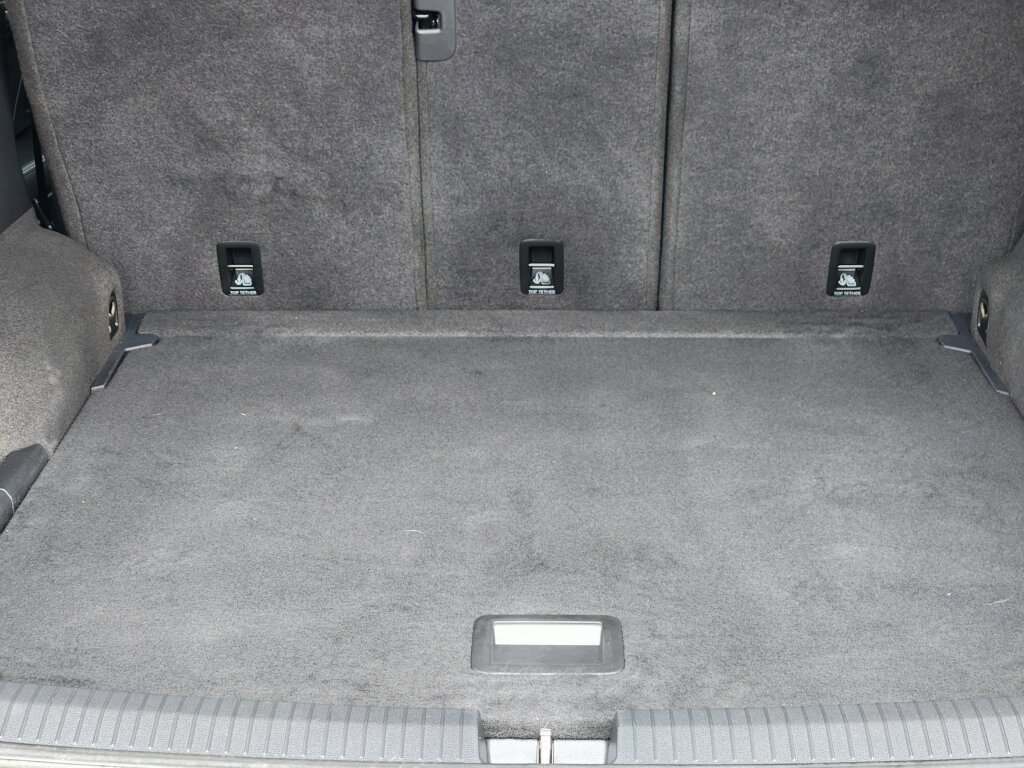 Used 2024 Volkswagen Tiguan SE image 12