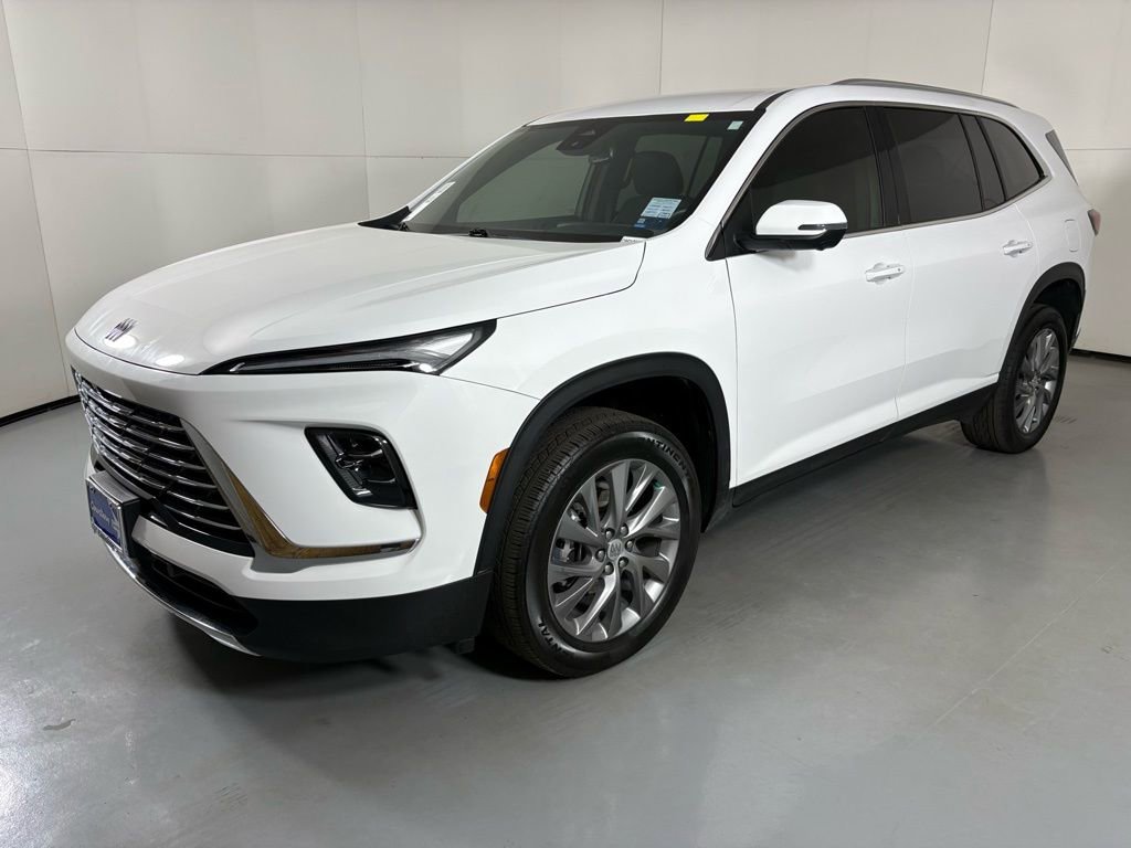 Used 2025 Buick Enclave Preferred image 4