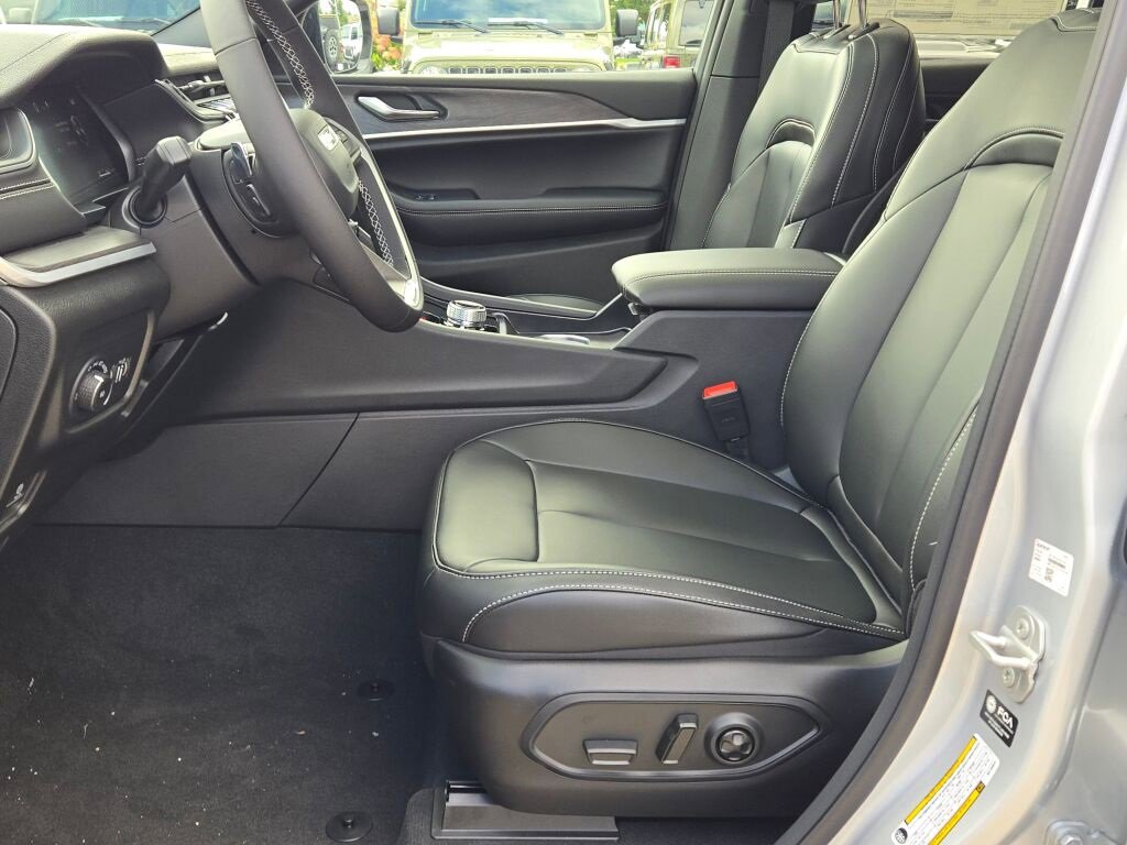 New 2025 Jeep Grand Cherokee Limited w/ MOPAR Finishing Package image 24