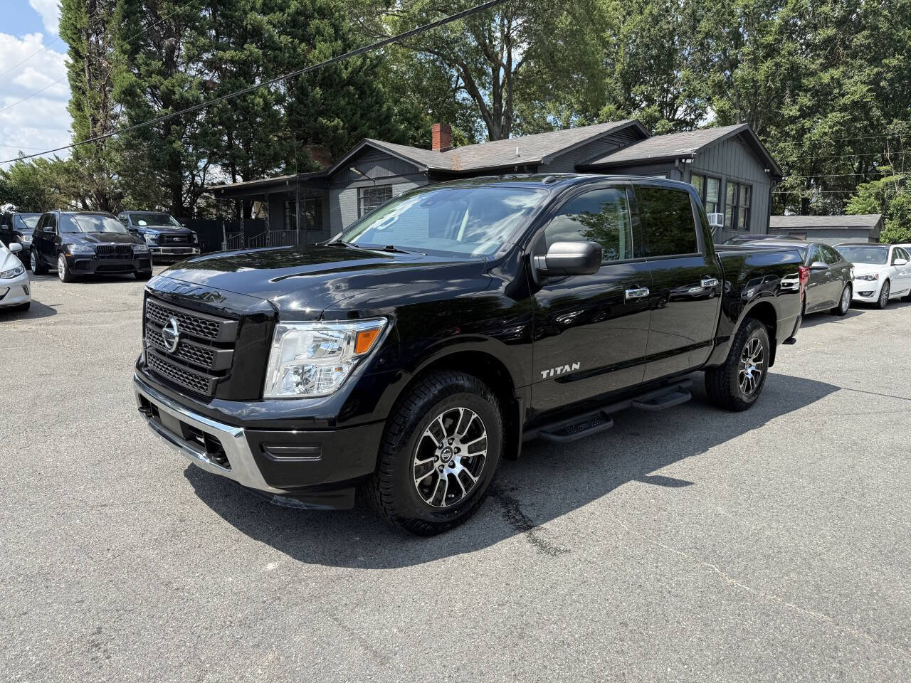 Used 2021 Nissan Titan SV w/ Accessory Utility Package AWD/4WD image 2