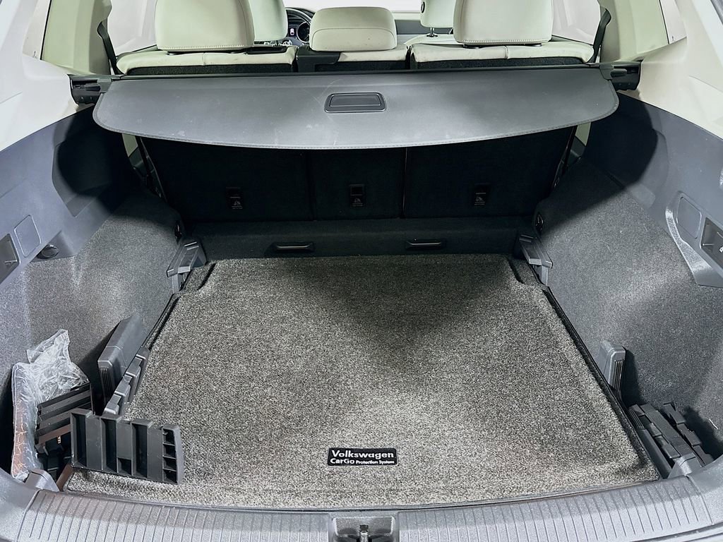 Certified 2021 Volkswagen Tiguan SE w/ Panoramic Sunroof Package image 16