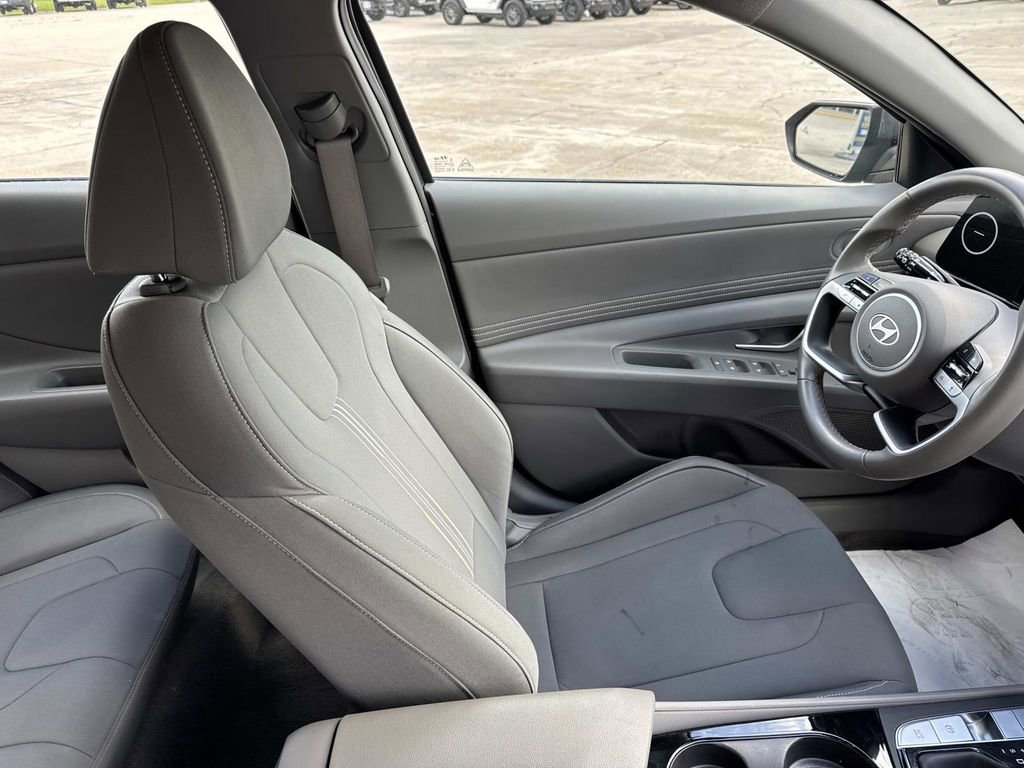 Used 2025 Hyundai Elantra SEL image 22