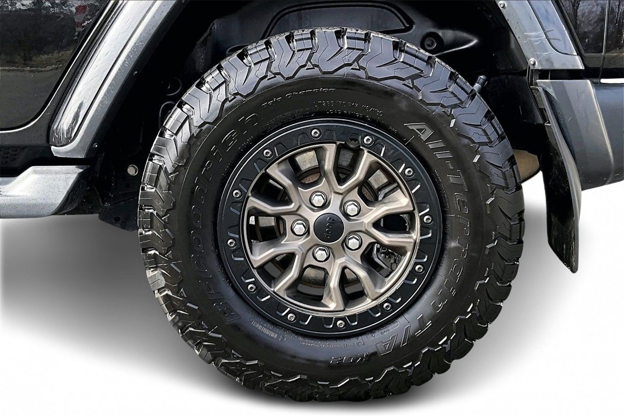 Certified 2020 Jeep Wrangler Unlimited Sahara image 32