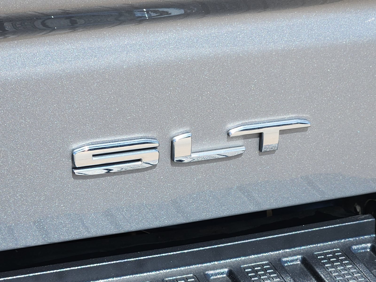 Used 2025 GMC Sierra 1500 SLT RWD image 13