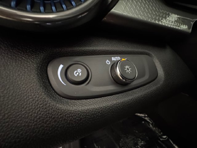 Used 2025 Chevrolet Trax LT w/ Driver Confidence Package FWD image 6