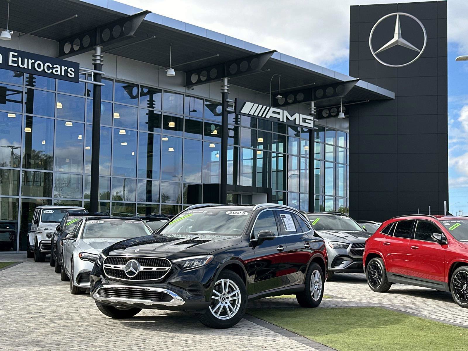 Used 2025 Mercedes-Benz GLC 300 image 1