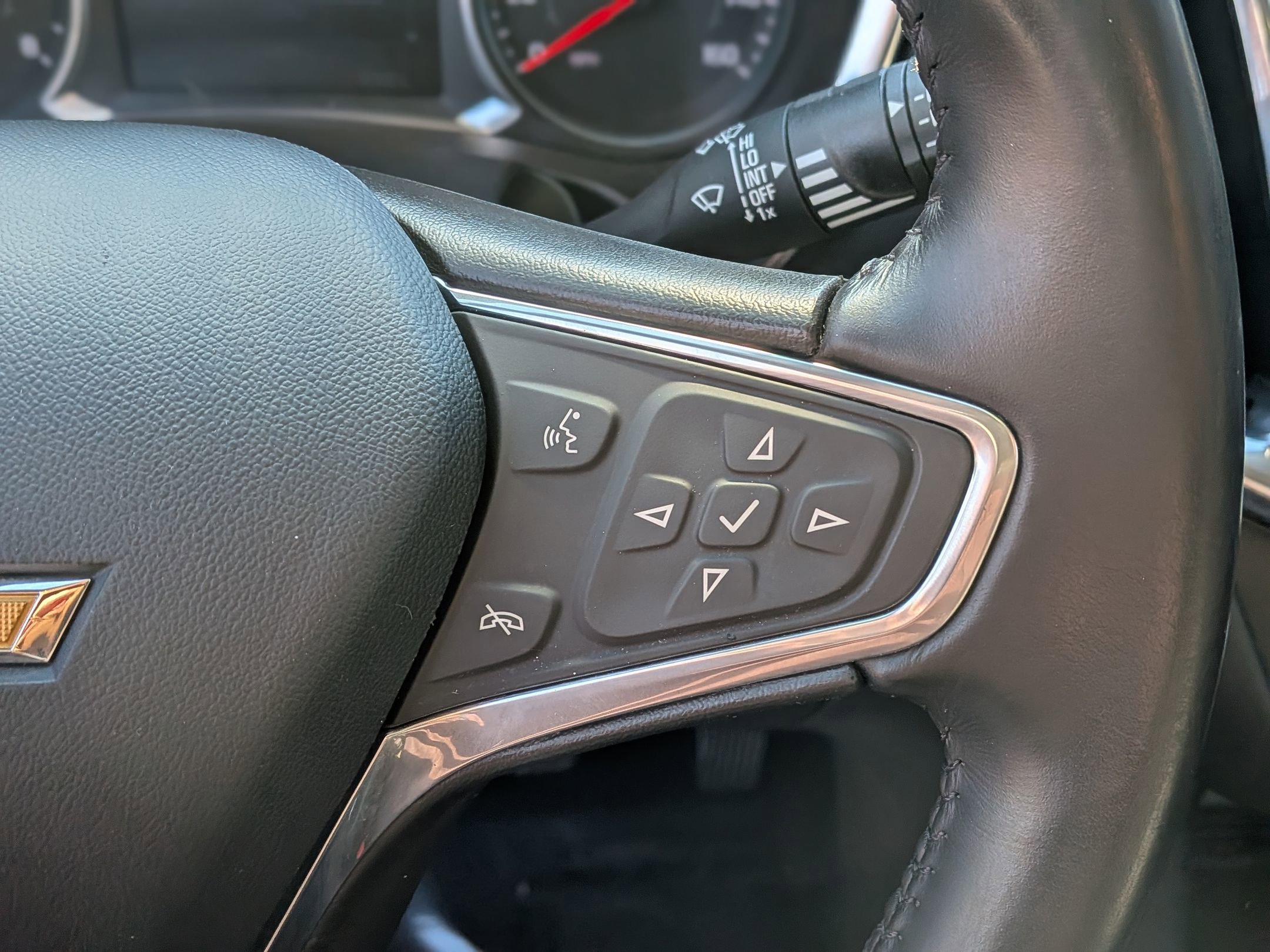 Used 2022 Chevrolet Equinox LT w/ Driver Convenience Package image 23