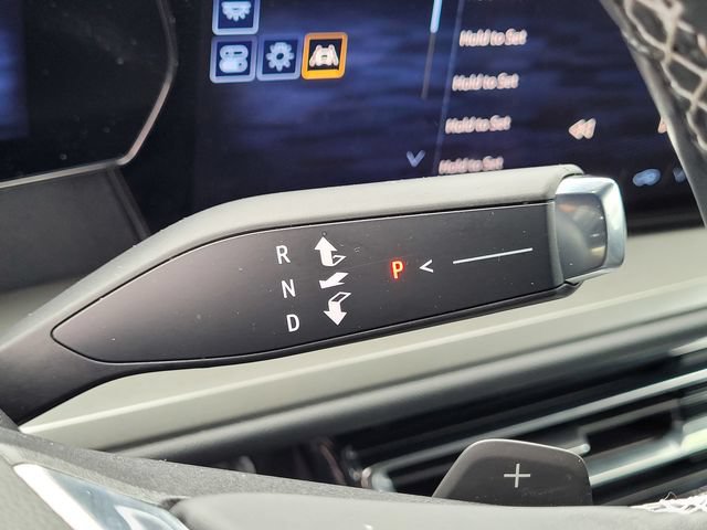 Used 2025 Chevrolet Traverse LT AWD/4WD image 19