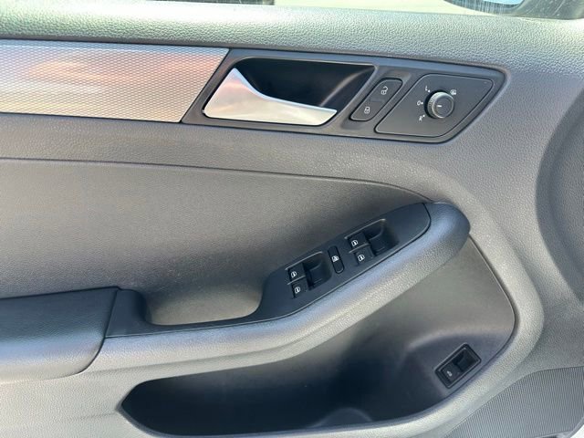 Used 2017 Volkswagen Jetta S FWD image 3