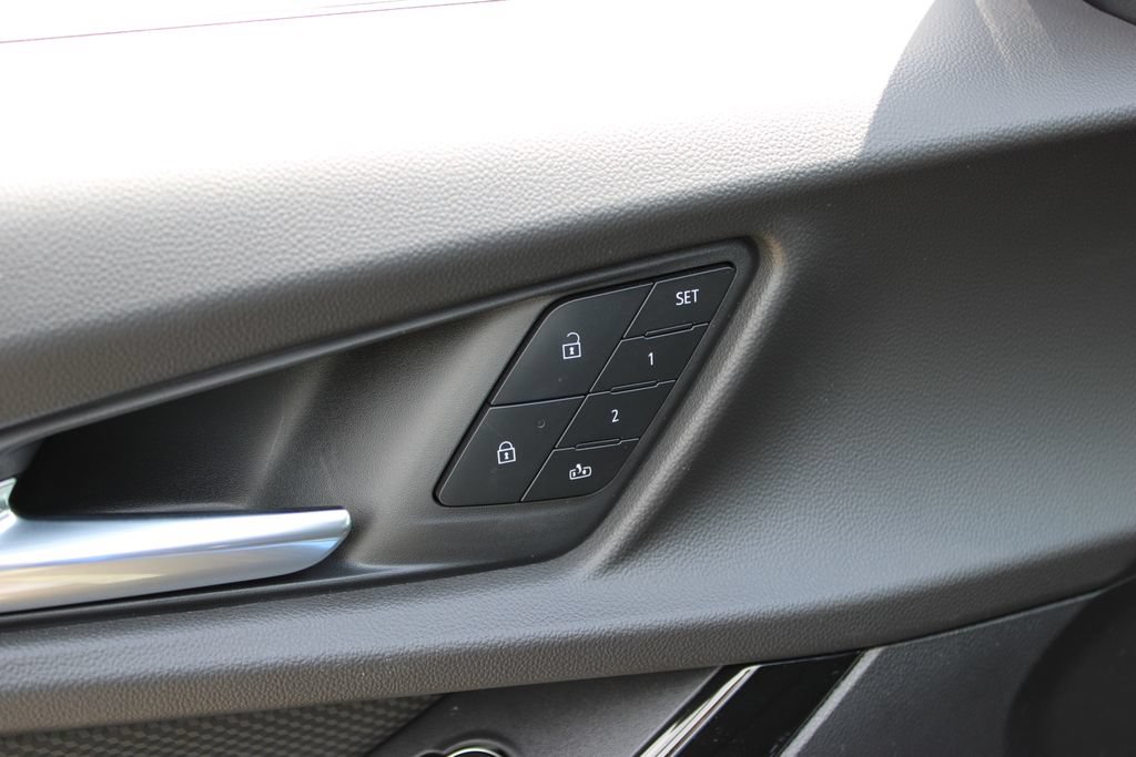 New 2026 Chevrolet Equinox RS w/ Convenience Package III FWD image 14
