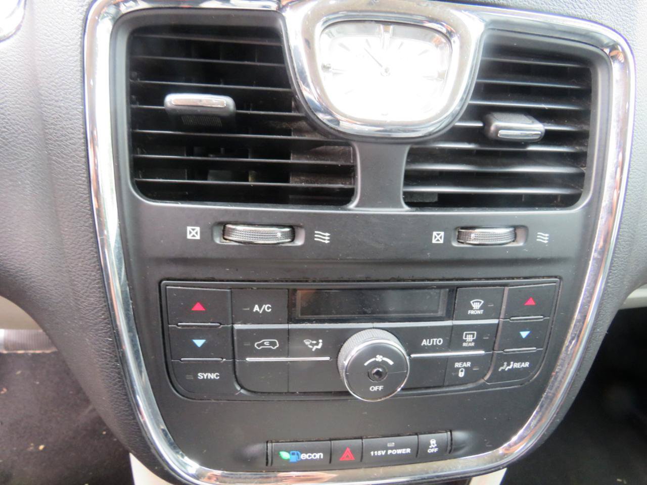 Used 2015 Chrysler Town & Country Touring FWD image 16
