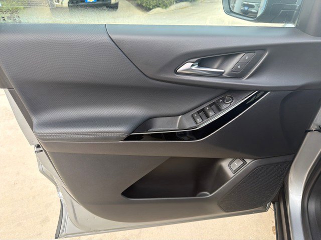 Used 2026 Chevrolet Equinox LT w/ Convenience Package II image 4