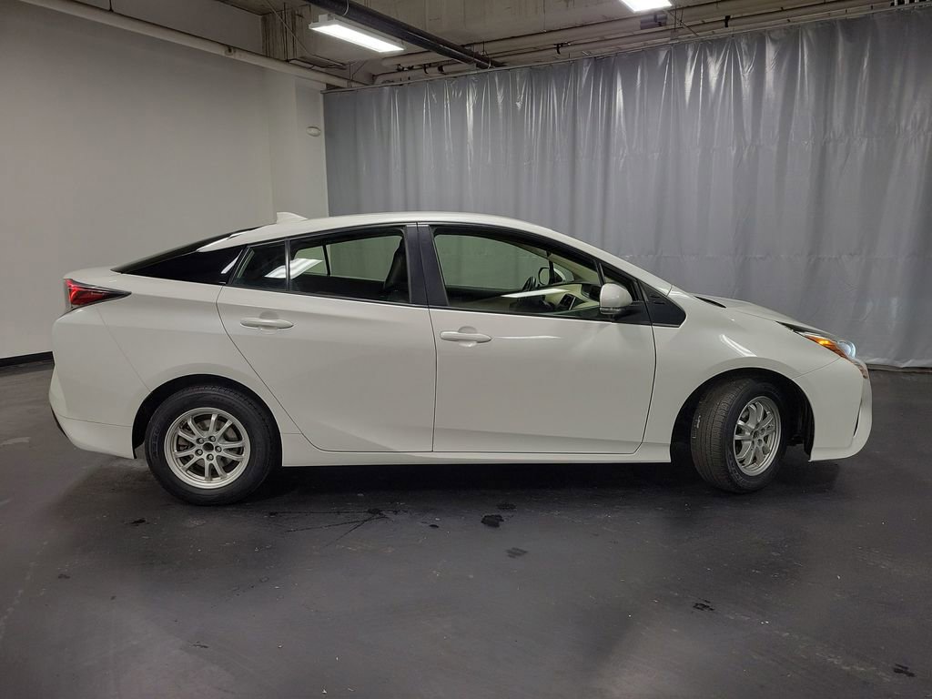 Used 2017 Toyota Prius Two image 9