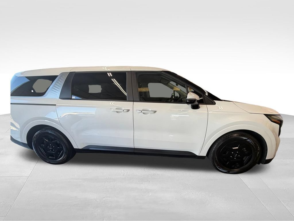 Used 2025 Kia Carnival FWD image 7