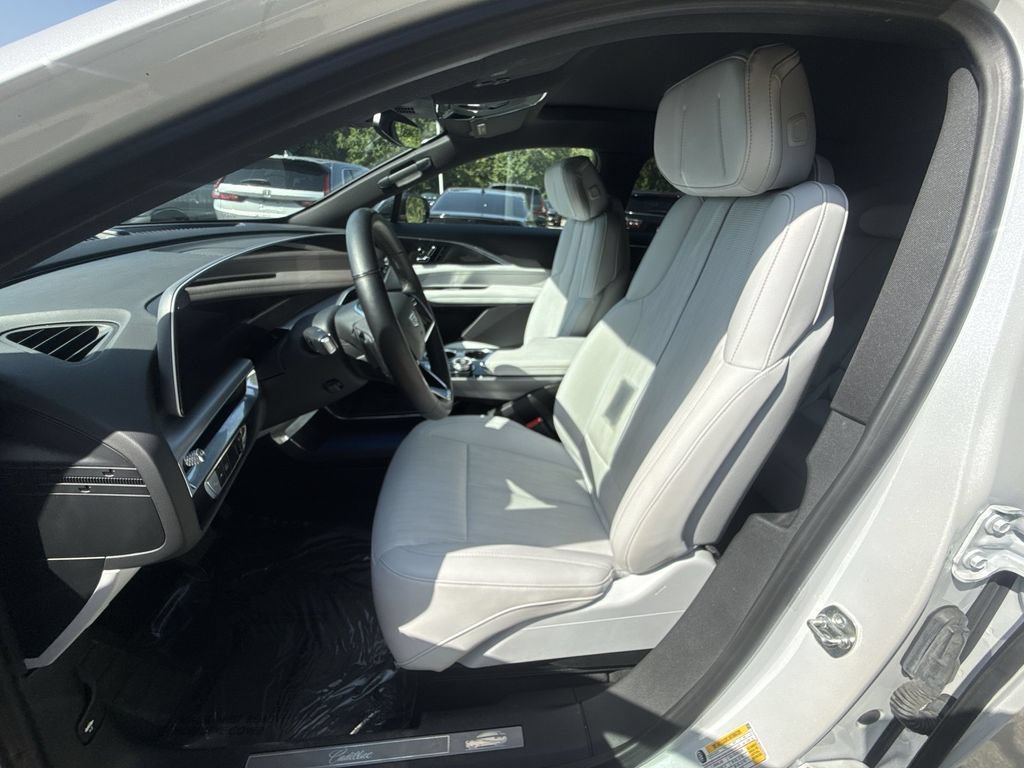 Used 2024 Cadillac Lyriq Luxury AWD/4WD image 13