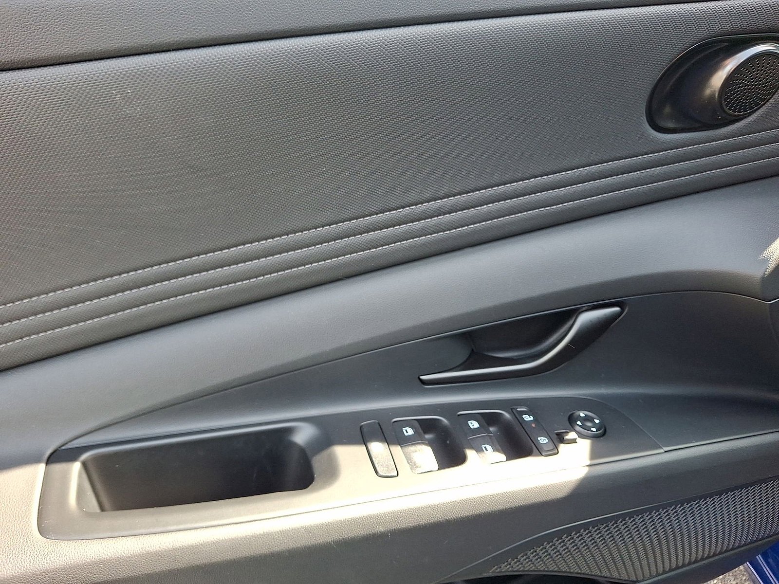 Used 2025 Hyundai Elantra Sport image 16