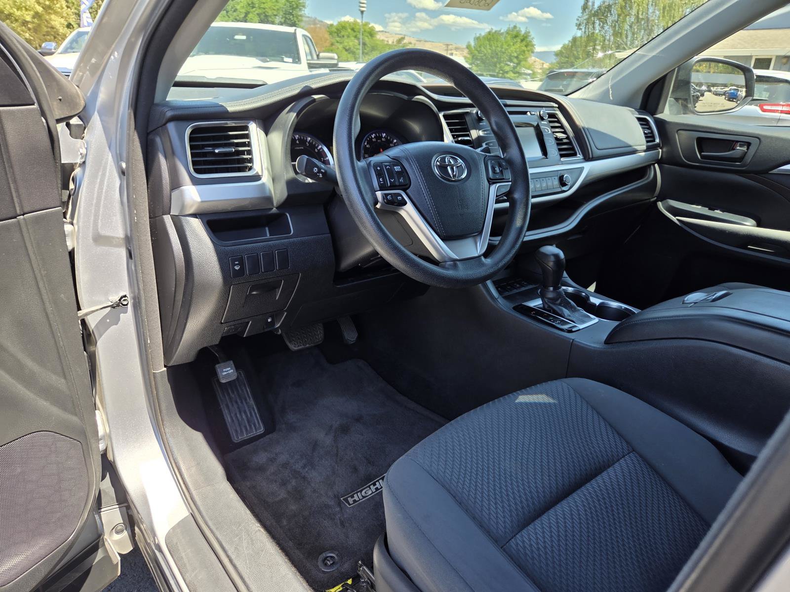 Used 2016 Toyota Highlander LE AWD/4WD image 11