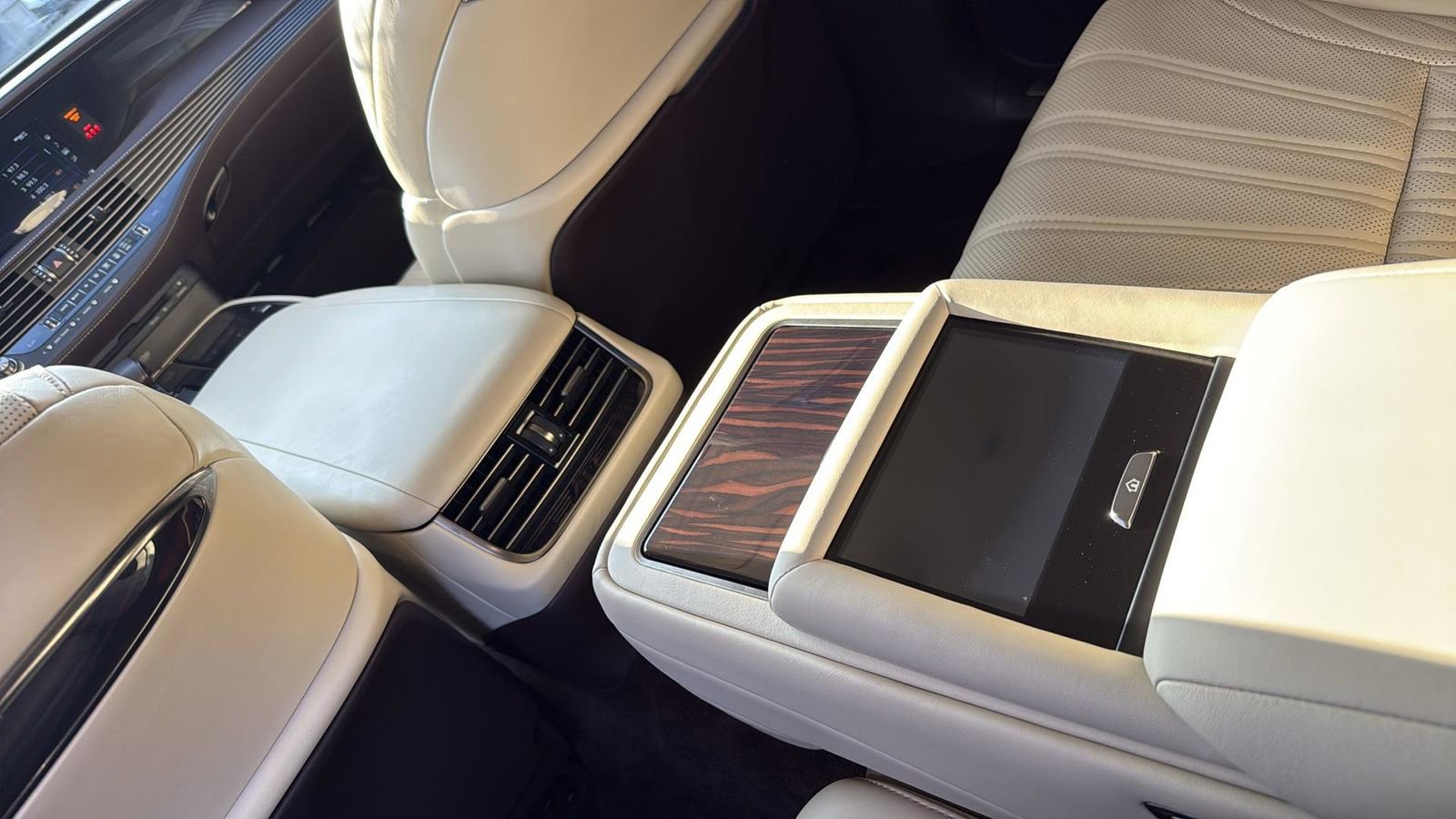 Used 2018 Lexus LS 500 w/ Luxury Package image 28