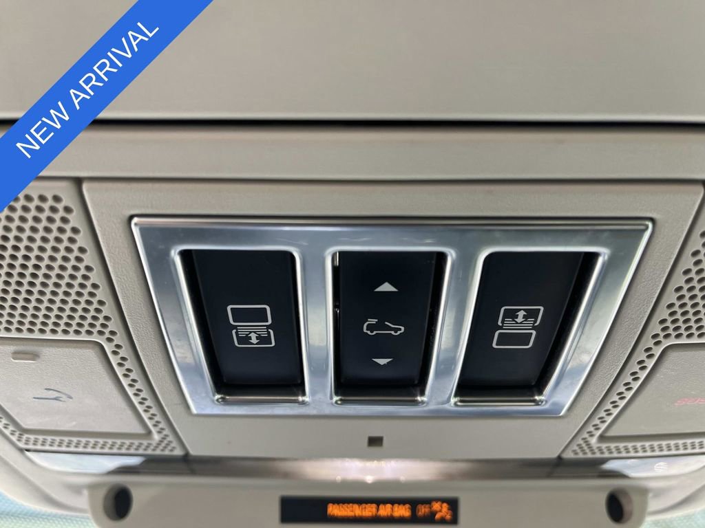 Used 2018 Land Rover Discovery SE image 16