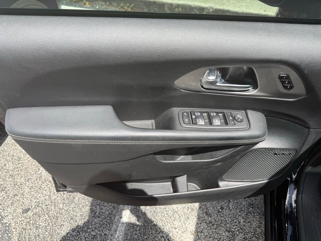 Used 2024 Chrysler Pacifica Limited w/ Uconnect Theater Family Group image 13