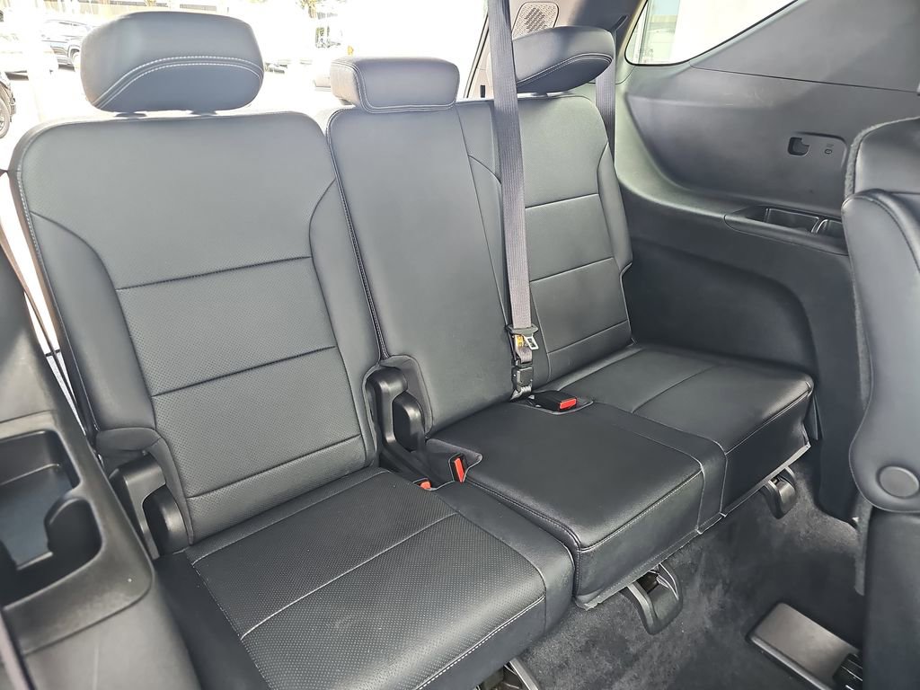 Used 2025 Chevrolet Traverse LT FWD image 12