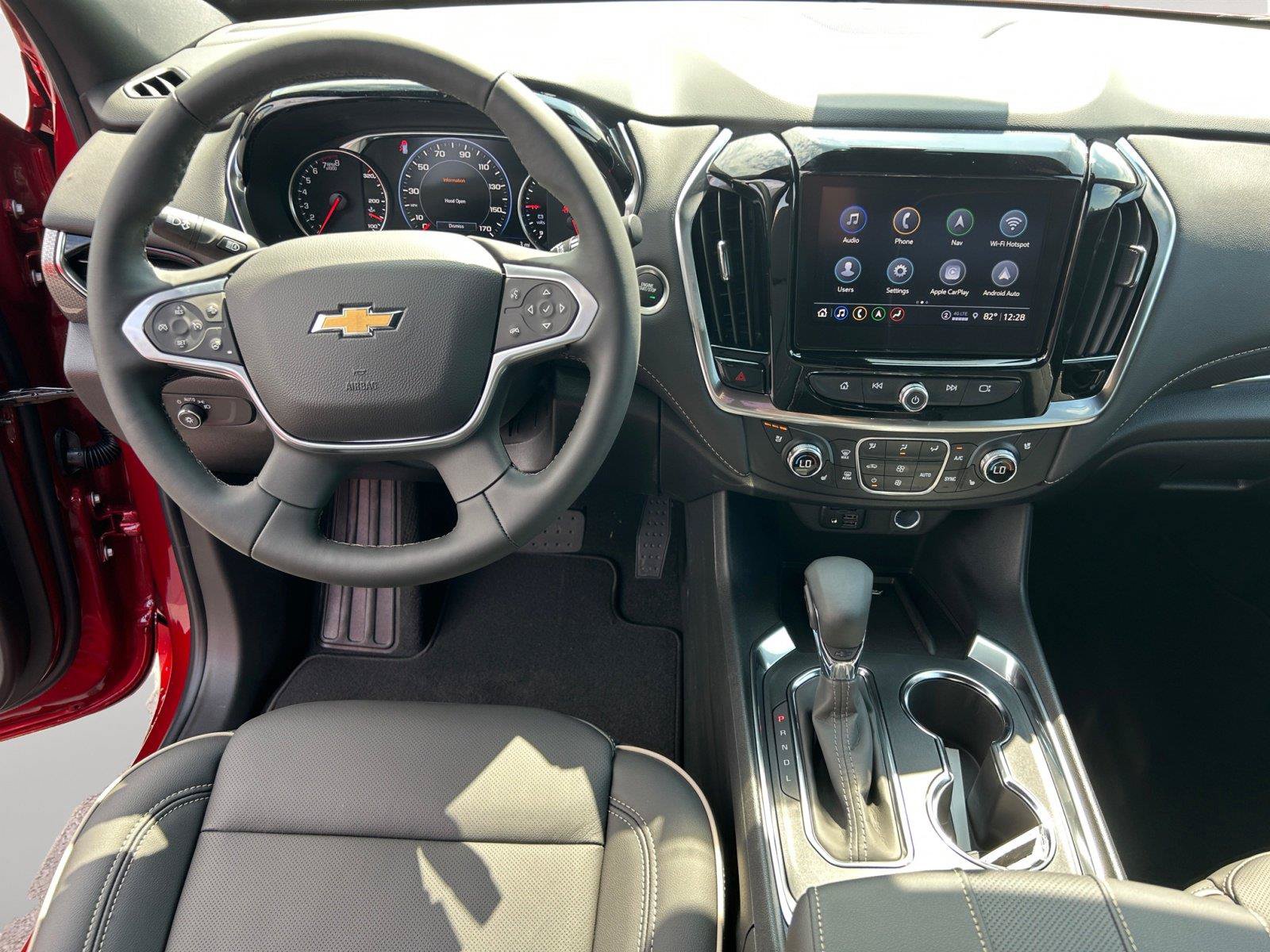 Used 2023 Chevrolet Traverse Premier FWD image 11