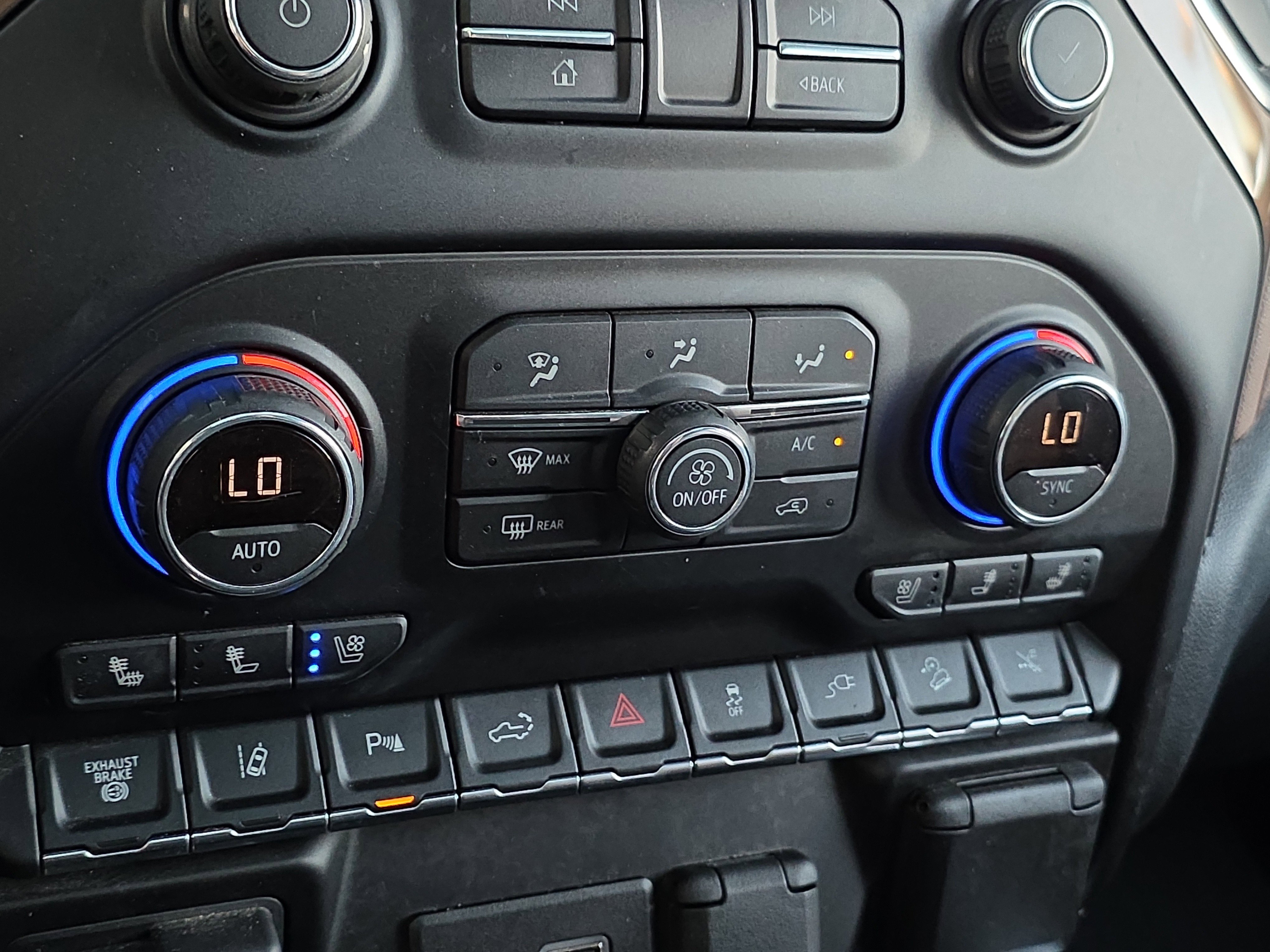 Used 2021 Chevrolet Silverado 2500 High Country w/ Z71 Off-Road Package image 25