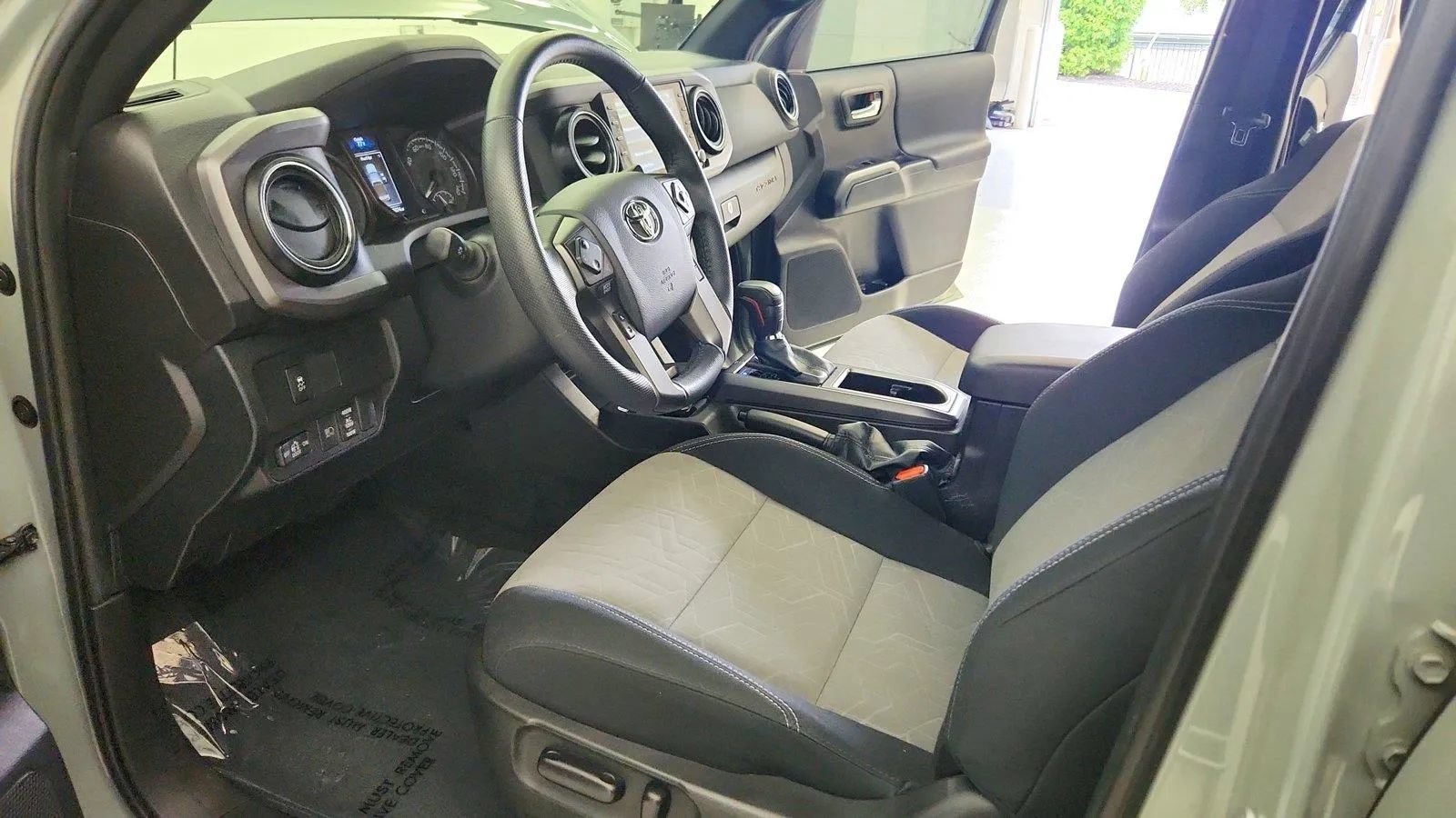 Used 2023 Toyota Tacoma TRD Off-Road AWD/4WD image 17