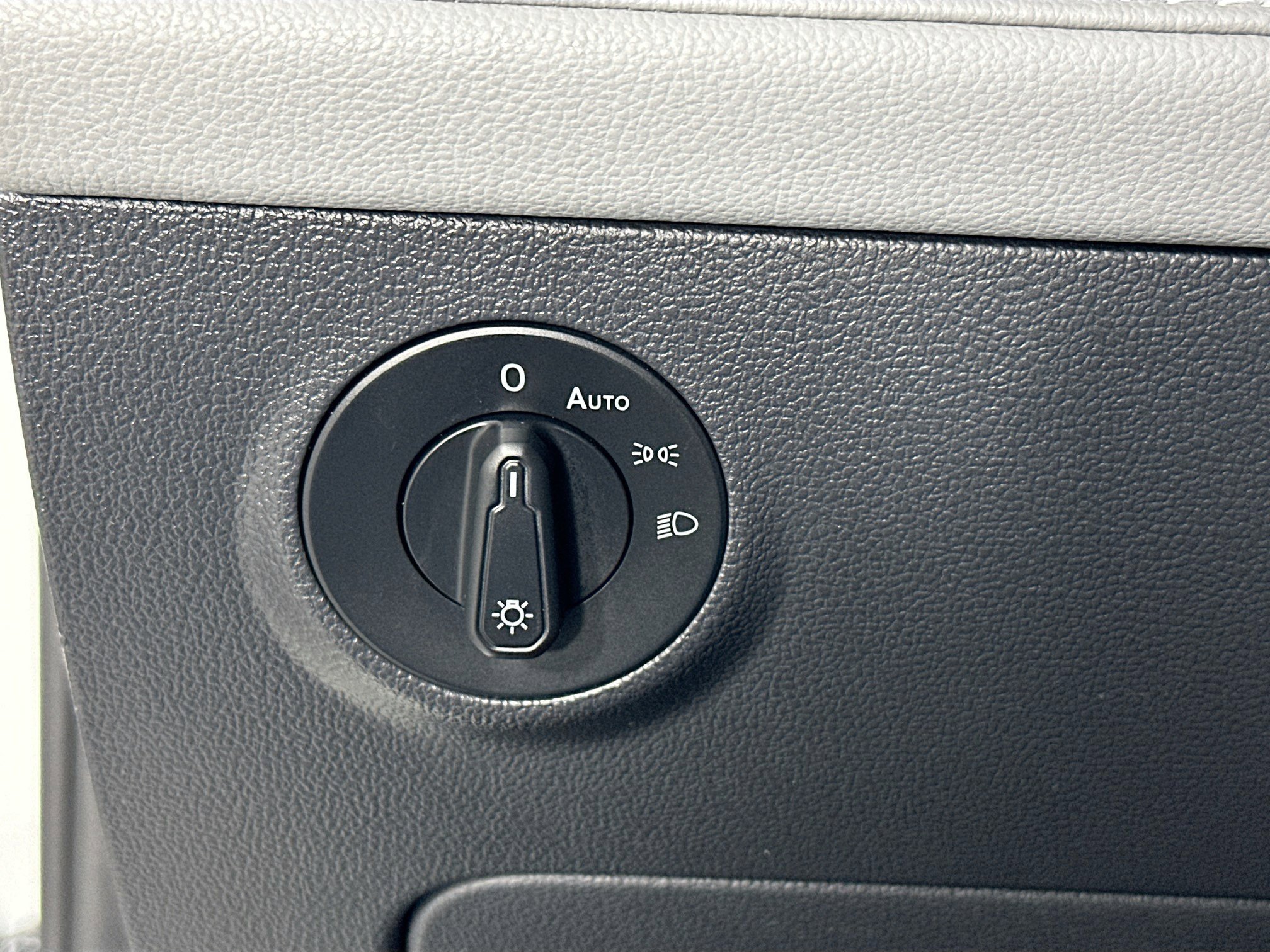 Used 2023 Volkswagen Taos SE image 10