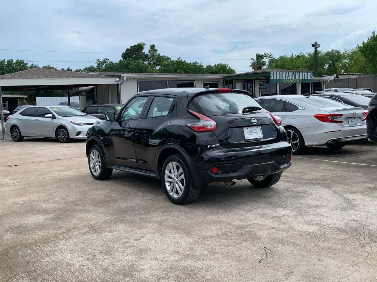 Used 2015 Nissan Juke S FWD image 5