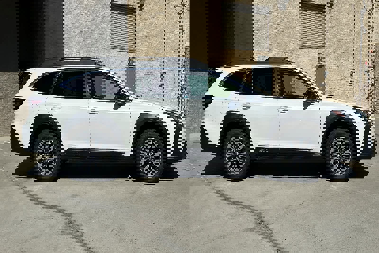 New 2025 Subaru Outback Limited image 2