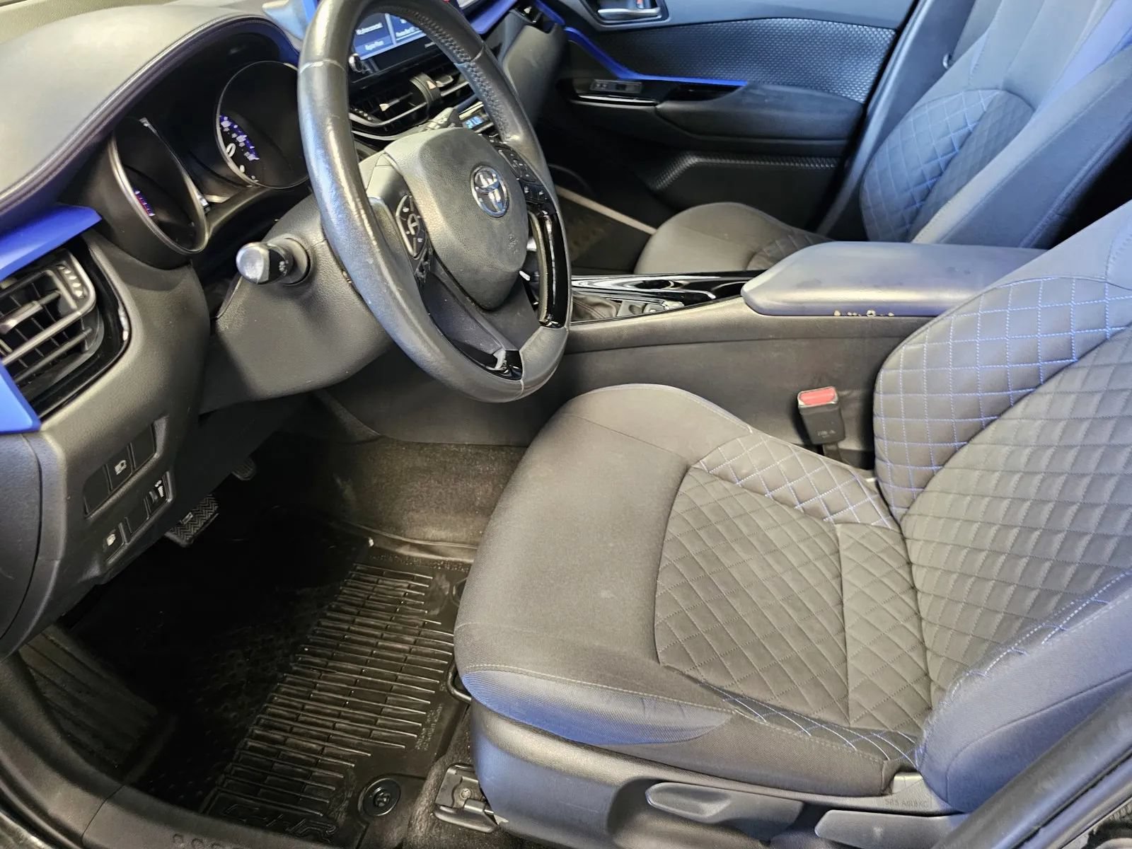 Used 2022 Toyota C-HR XLE FWD image 15