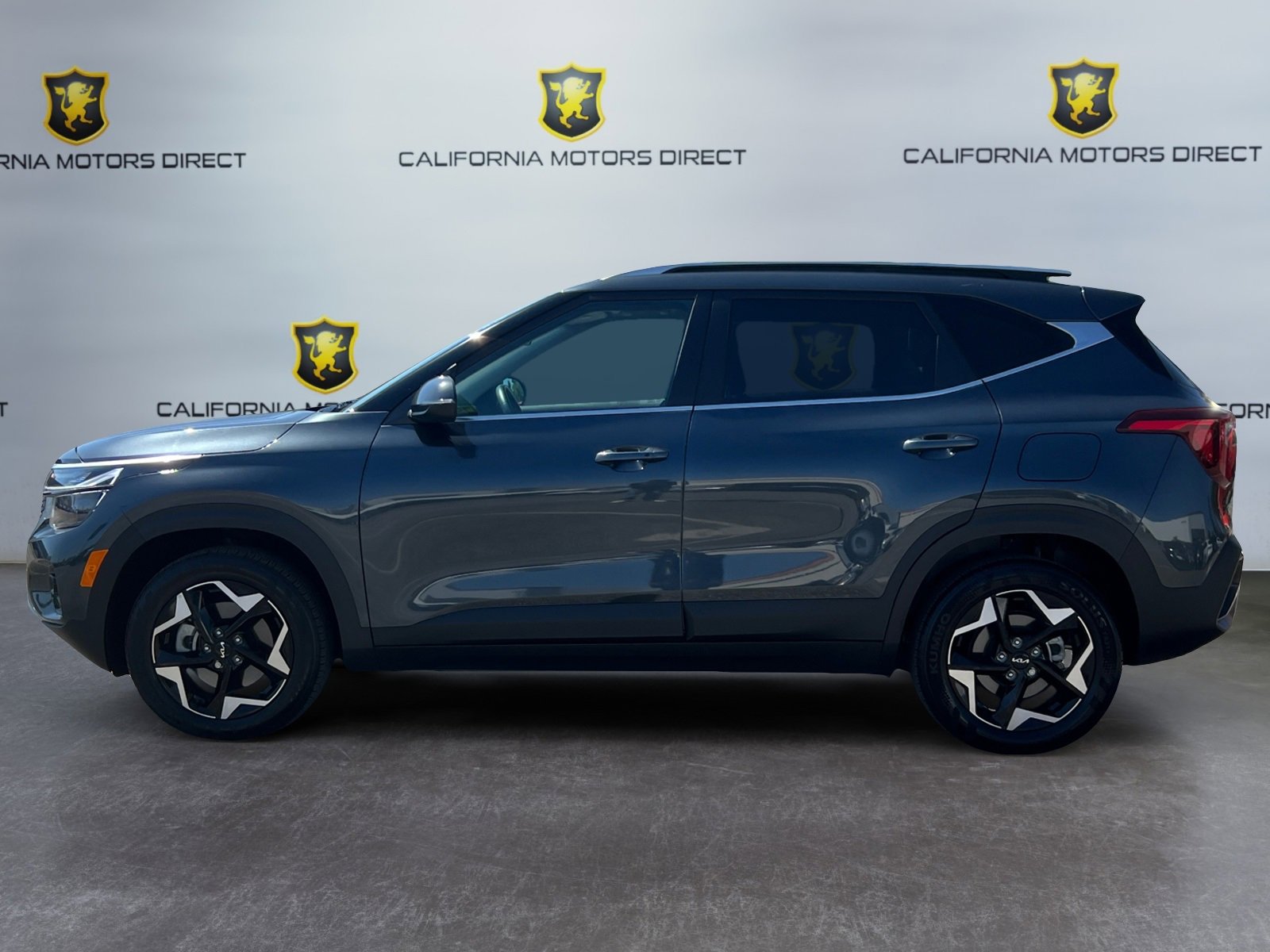 Used 2024 Kia Seltos EX image 2