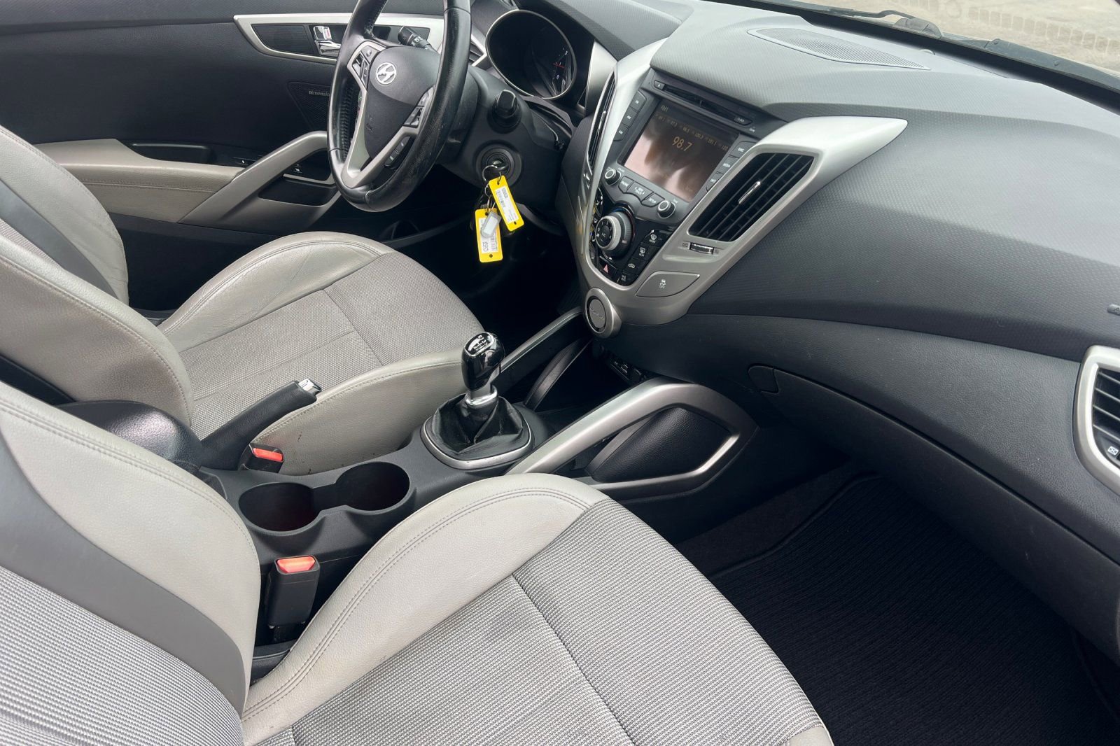 Used 2014 Hyundai Veloster w/ Style Package 02 image 13